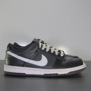 Nike Dunk Low Black White Women's Sneakers 004568 Size 4 youth/5.5 Womens